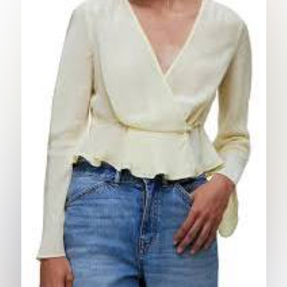 Madewell
Women’s Bell Sleeve Wrap Top. Size 4